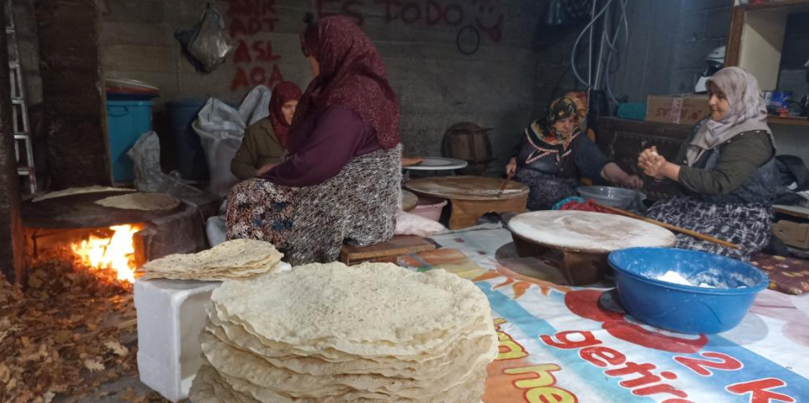 Samsun'da kadınlardan imece usulü yufka geleneği