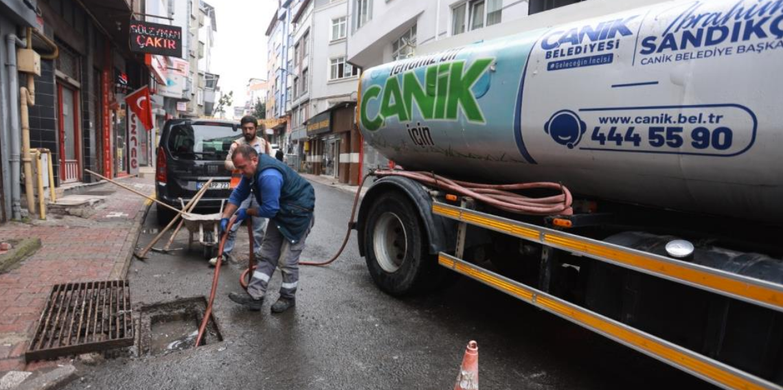 Canik’te sağanak mesaisi