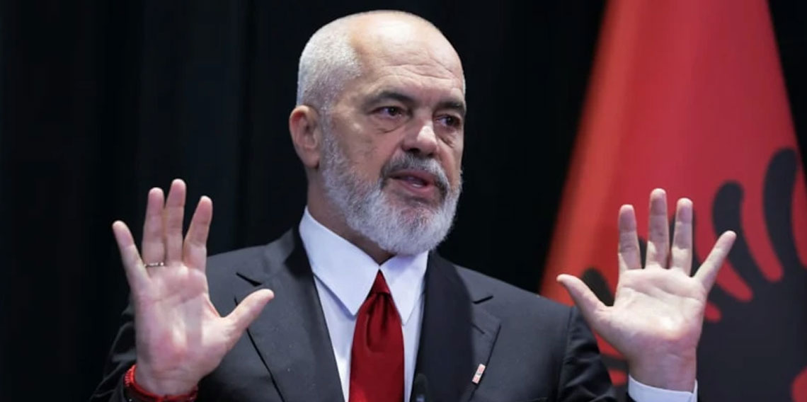 Arnavutluk Başbakanı Edi Rama istifa çağrılarına meydan okudu