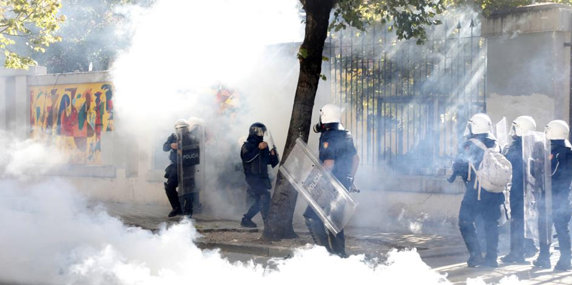 Arnavutluk'ta protestolar 4. gününde: En az 2 gözaltı
