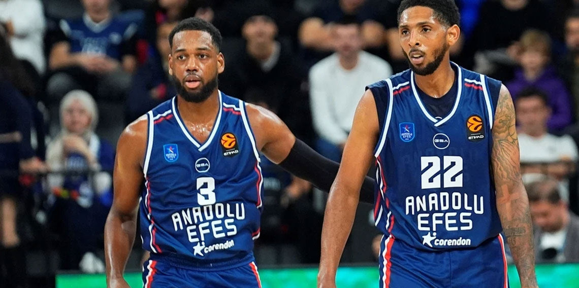 Andolu Efes deplasmanda Zalgiris'i farklı yendi