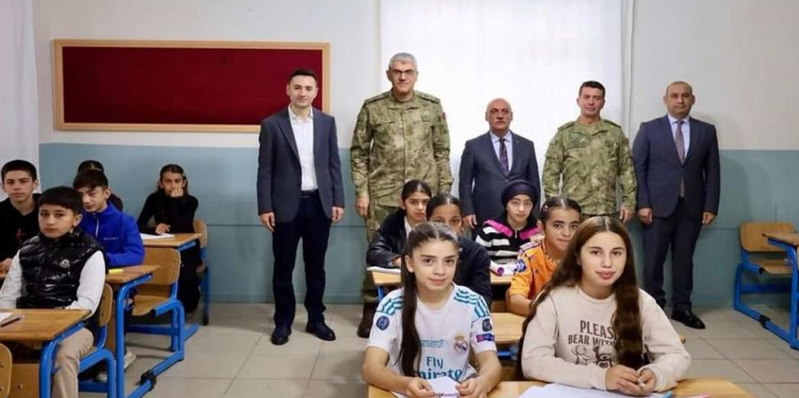 Şırnak’ta Mehmetçik’ten öğrencilere eğitim desteği