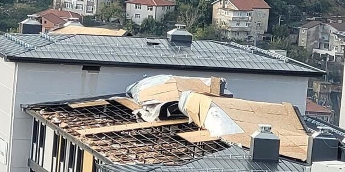 Fırtına KYK kız öğrenci yurdunun çatısını söktü