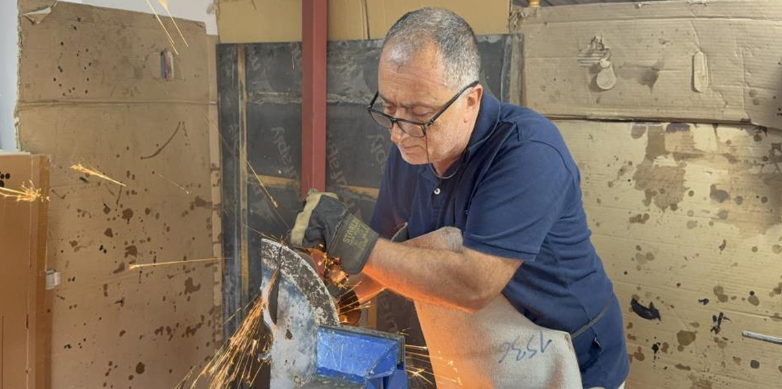 Sağlık memuru hurdayı sanat eserlerine dönüştürüyor