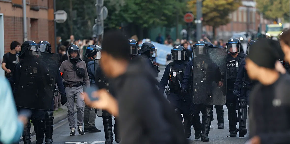 Marsilya’da gece yarısından sonra toplanmalar ve protestolar yasaklandı