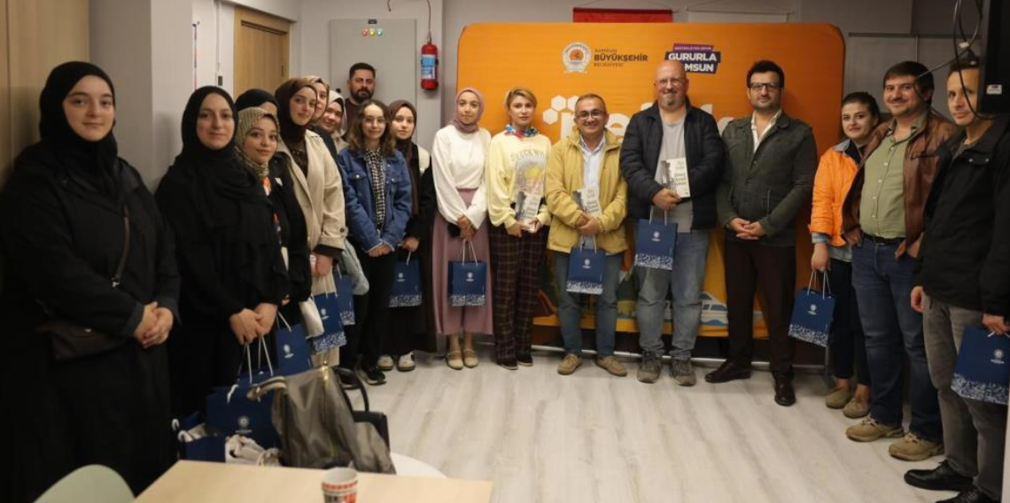 Petek Genç Kitap Kulübü'nde her ay yeni bir eser kitapseverlerle buluşuyor