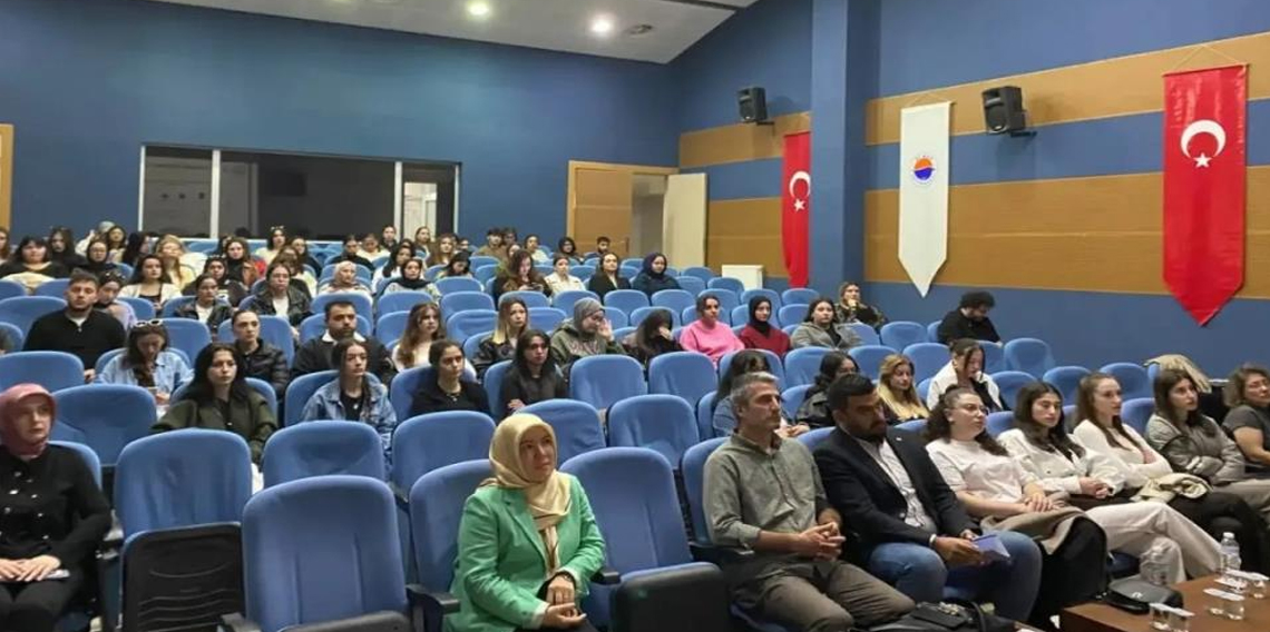 Sinop’ta gençler sağlıklı ilişkiler konusunda bilinçlendirildi