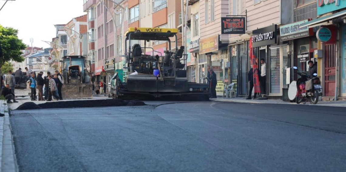 Vezirköprü'de Köprülüler Caddesi'ne Sıcak Asfalt