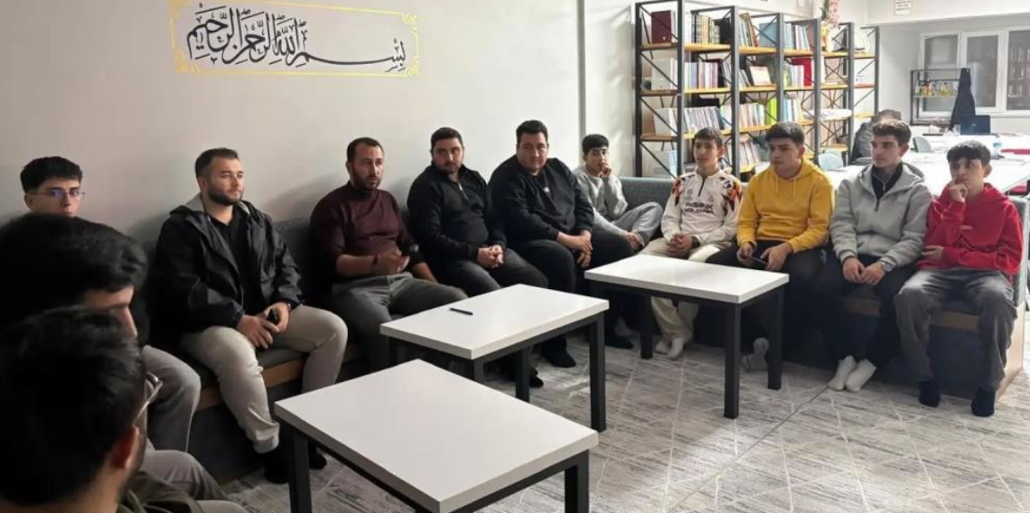 Bayburt’ta gençler Aliya İzzetbegoviç’i andı