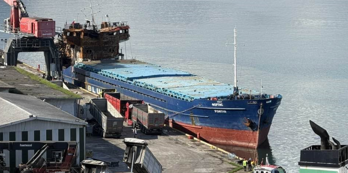 Giresun'da hasarlı gemiden yayılan yanık kokusu endişelendirdi