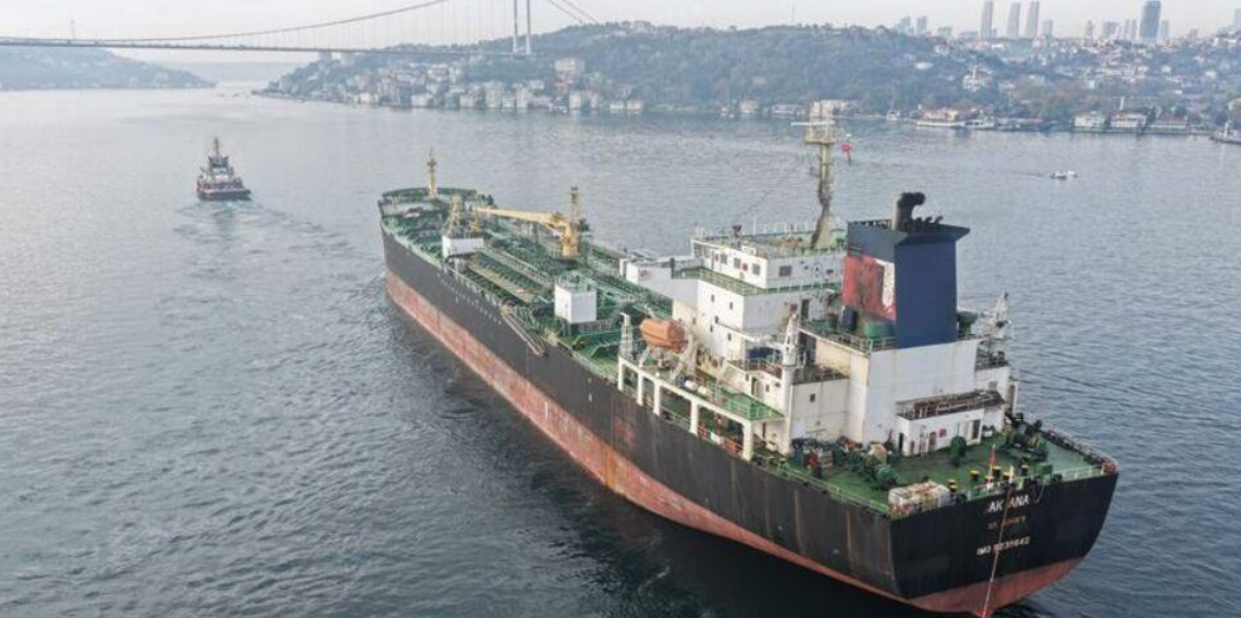 İstanbul Boğazı Tanker Geçişi Nedeniyle Trafiğe Kapatıldı