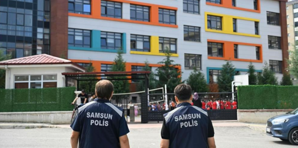 Samsun'da jandarma ve polisin okul çevrelerindeki güvenlik tedbirleri devam ediyor