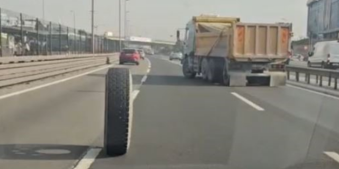 İstanbul E-5'te Tehlikeli Anlar Kamerada!