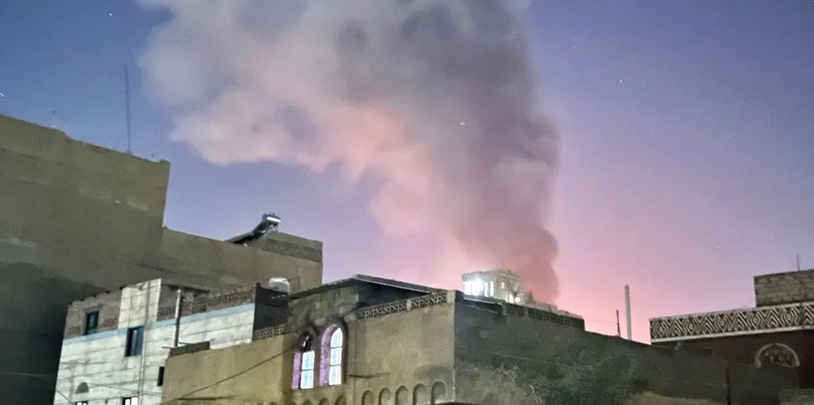 Koalisyon güçlerinden Husilerin komuta merkezi olarak kullandığı otele saldırı