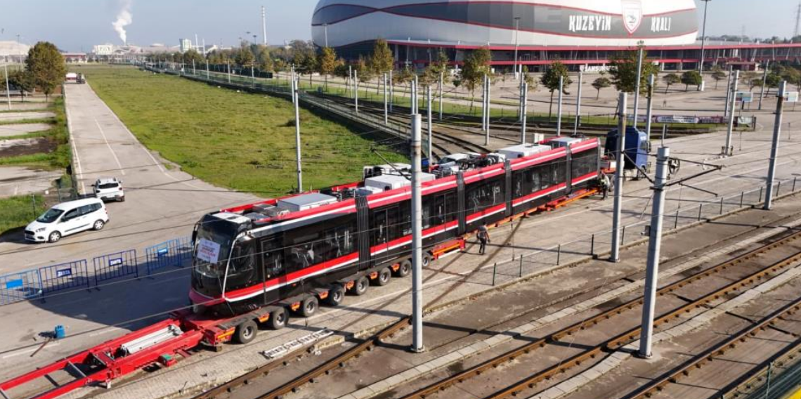 12 yeni tramvaydan dördüncüsü Samsun'a ulaştı