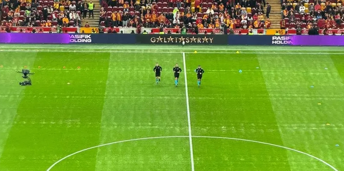 Galatasaray-Fenerbahçe Derbisi Öncesi Dikkat Çeken Görüntü! RAMS Park’ın Zemini Gündemde