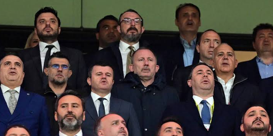 Sergen Yalçın derbiyi takip etti