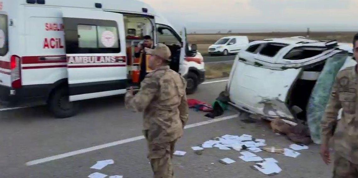 Patnos’ta feci kaza: 7 kişinin bulunduğu araç takla attı