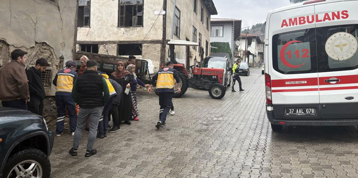 Kastamonu’da otomobil ile traktör çarpıştı: 1 yaralı