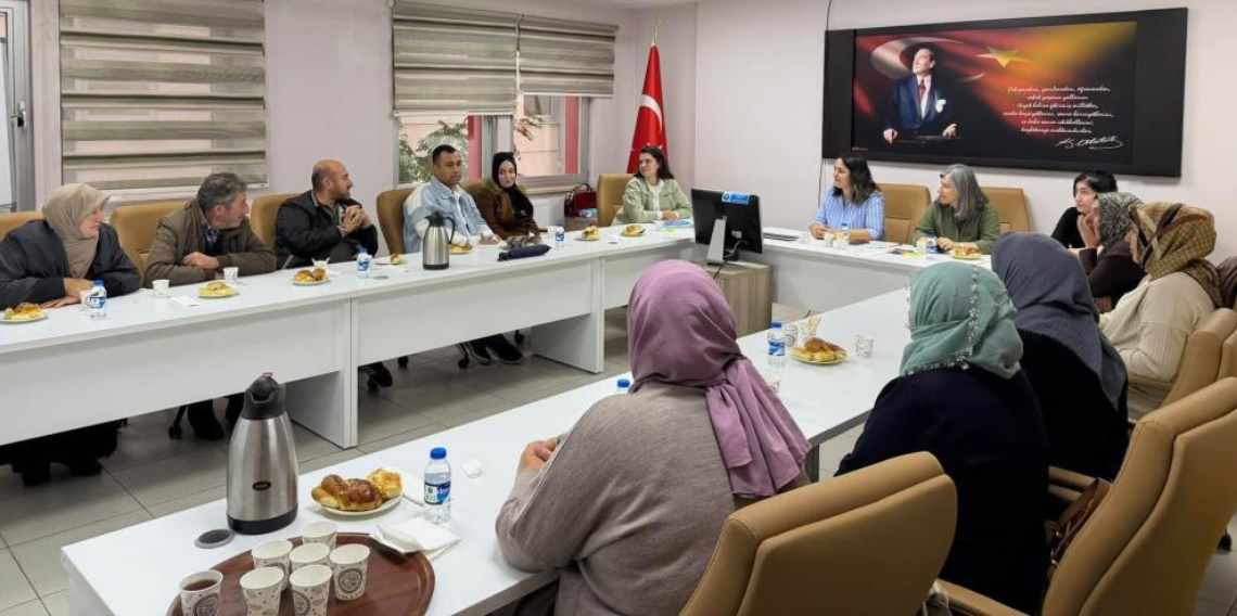 Bayburt'ta koruyucu ailelere eğitim! Çocuklarla sağlıklı iletişim anlatıldı