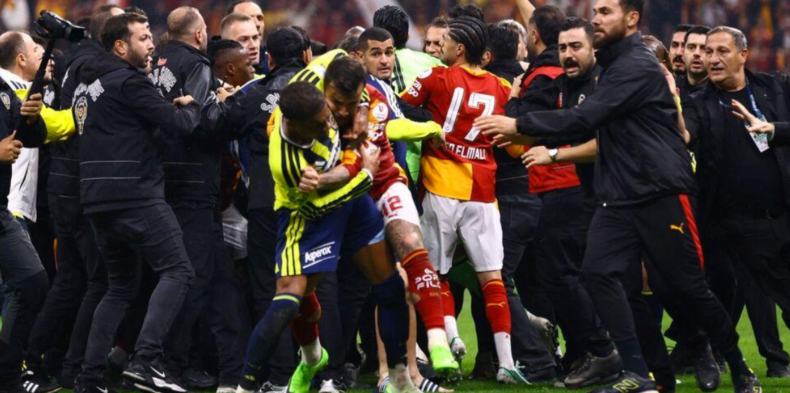 Derbi kavgasının faturası ağır olabilir! Abdülkerim Bardakcı ve Archie Brown PFDK'ya sevk edildi