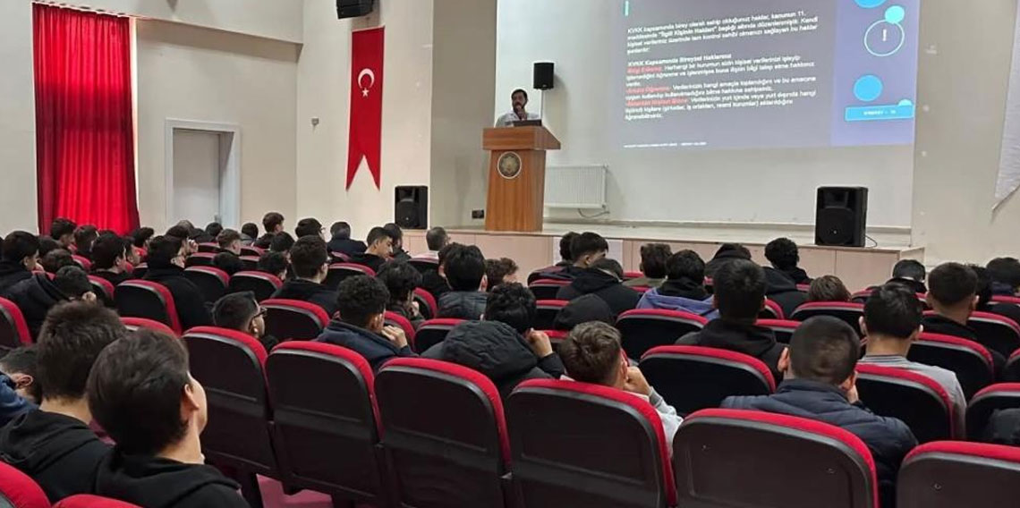 Bayburt’ta öğrencilere siber güvenlik eğitimi verildi