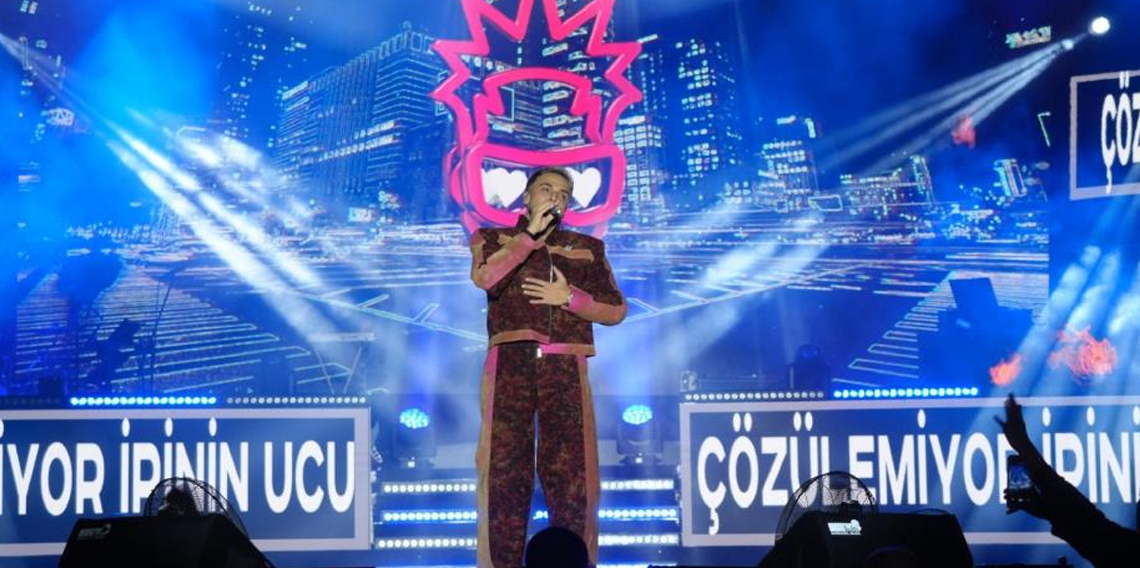 Sefo konserinde binlerce kişi bayram coşkusu yaşadı