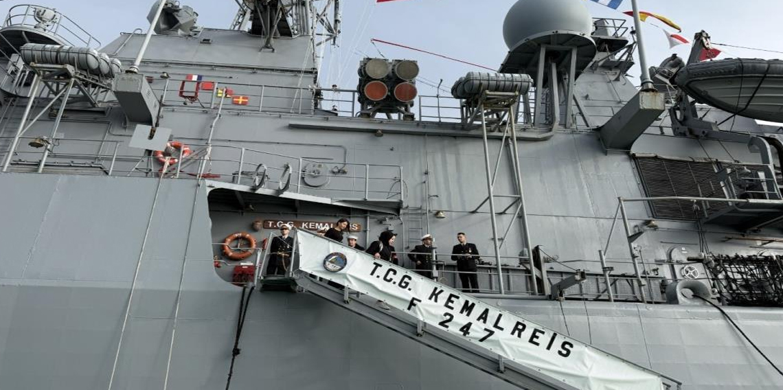 TCG Kemalreis Cumhuriyet'in 103'üncü yılı kutlamaları kapsamında vatandaşların ziyaretine açıldı