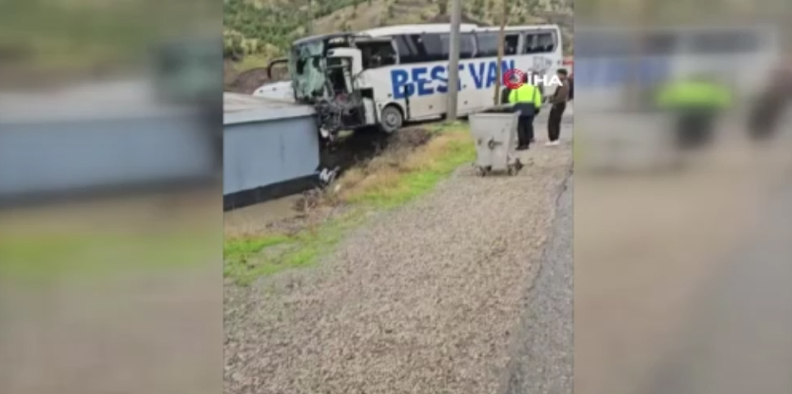 Şırnak’ta otobüs ile tır çarpıştı: 1 ölü, 15 yaralı