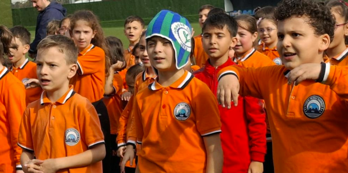 İyidere'de minik kalpler Gençlik Şöleni'nde buluştu
