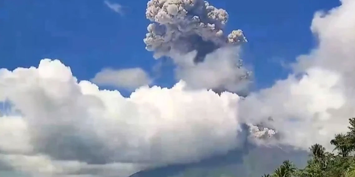 Filipinler'de Mayon Yanardağı patladı! Alarm seviyesi 3'e yükseltildi