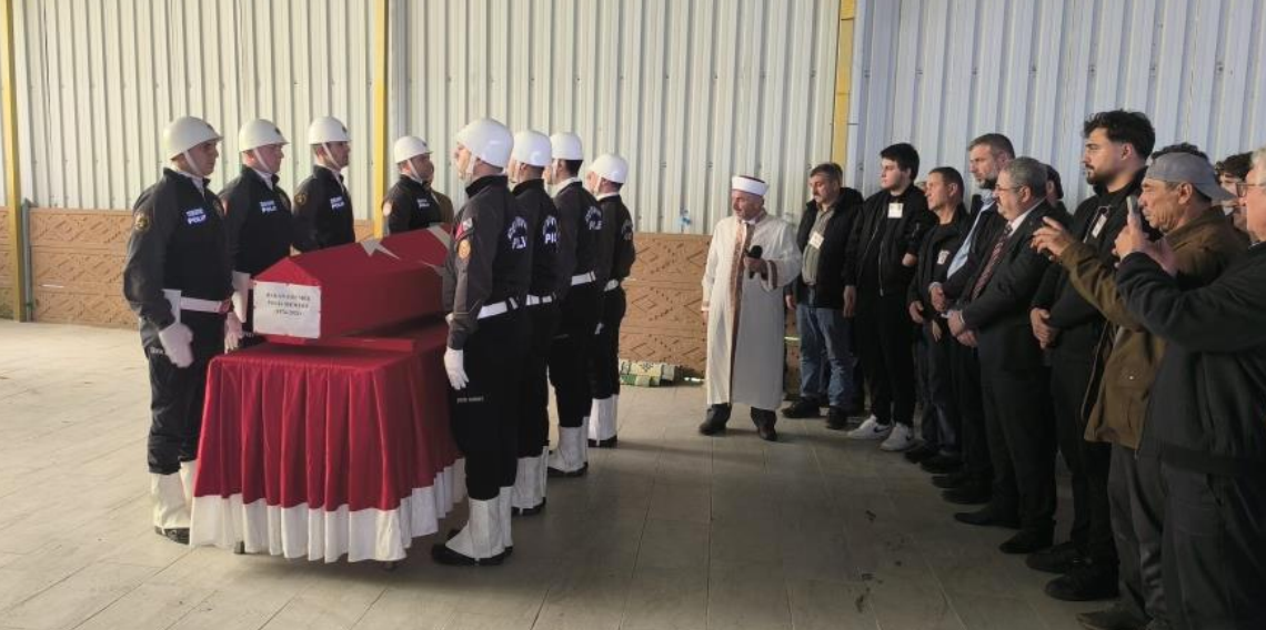 İstanbul'da hayatını kaybeden polis memuru, Samsun'da son yolculuğuna uğurlandı