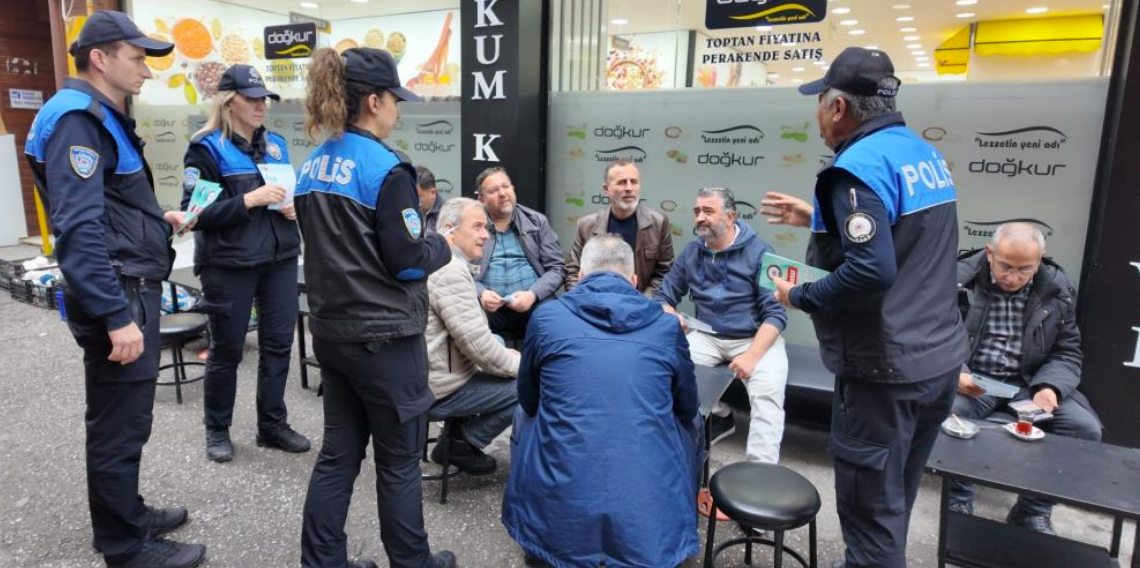 Samsun’da polis ekiplerinden güvenlik seferberliği: 92 esnaf, 288 vatandaş bilgilendirildi