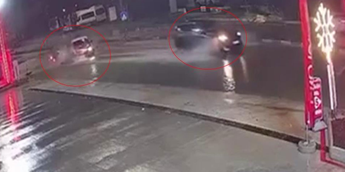 Su birikintisinden yavaş geçmek için fren yapınca zincirleme kaza yaşandı